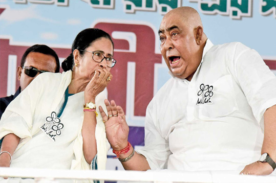 একদিন কেষ্ট ঠিকই বেরোবে, বীরভূমে ভোটপ্রচারে গিয়ে অনুব্রতর পাশে মমতা