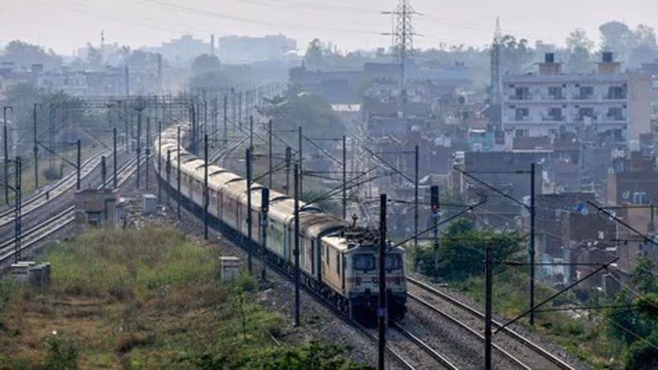 এক সপ্তাহে ৪০টি ট্রেন বাতিলের ঘোষণা দক্ষিণ-পূর্ব রেলের