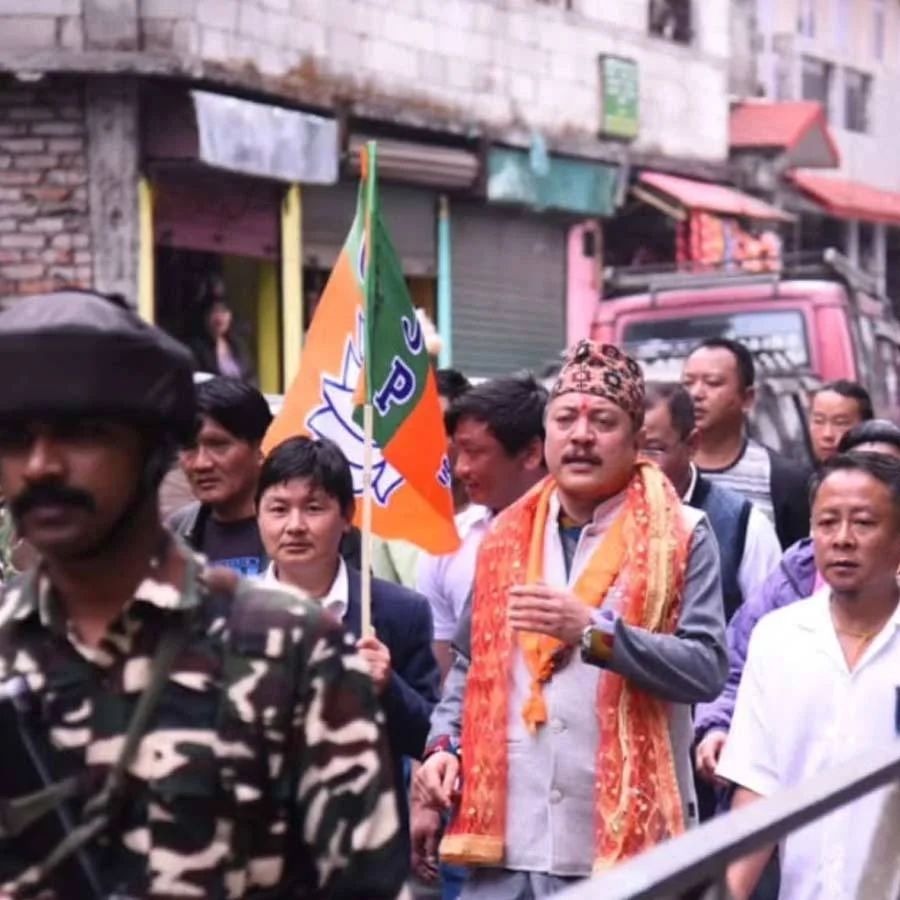 একাধিক জেলা তৃণমূল-শূন্য, কোথাও ‘আইসিইউ’-তে ঘাসফুল! জেলায় জেলায় ভরাডুবির পূর্ণ চিত্র
