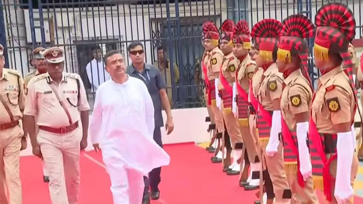 নবান্নে শুভেন্দুর অভিষেক, গার্ড অফ অনার আর ‘আনন্দলোকে’-র সুরে সূচনা নতুন মুখ্যমন্ত্রীর