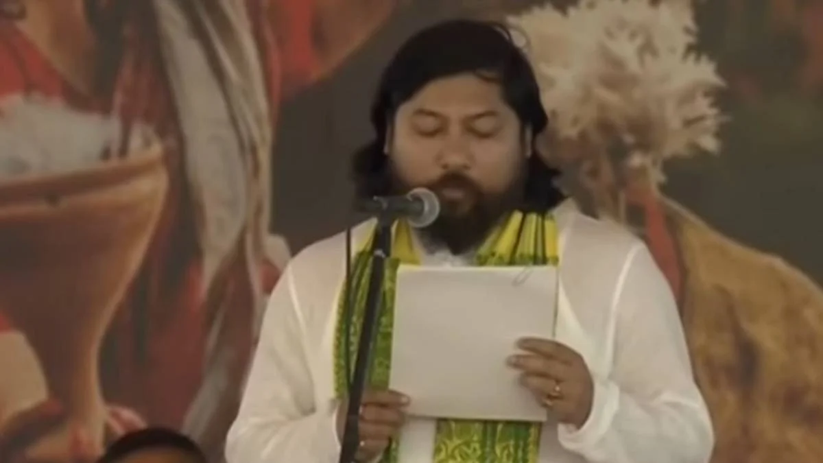 পশ্চিমবঙ্গ সরকারের মন্ত্রী হিসেবে শপথ নিলেন নিশীথ প্রামাণিক।