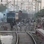 সরকারি চাকরির পরীক্ষা ঘিরে তাণ্ডব! ট্রেন না পেয়ে পাটলিপুত্র স্টেশনে ভাঙচুর, লাঠিচার্জ পুলিশের