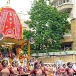 কলকাতার ISKCON রথযাত্রায় জগন্নাথদেবের রথ টানছেন ভক্তরা