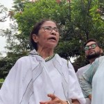 কালীঘাটে প্রতিবাদ মিছিলের পর সাংবাদিকদের সঙ্গে কথা বলছেন মমতা বন্দ্যোপাধ্যায়