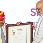 লোকমান্য তিলক জাতীয় পুরস্কার গ্রহণ করছেন জাতীয় নিরাপত্তা উপদেষ্টা অজিত ডোভাল, পাশে অমিত শাহ